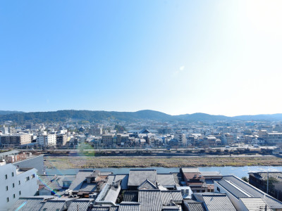 Kyoto Riverfront Gem: Higashiyama Views